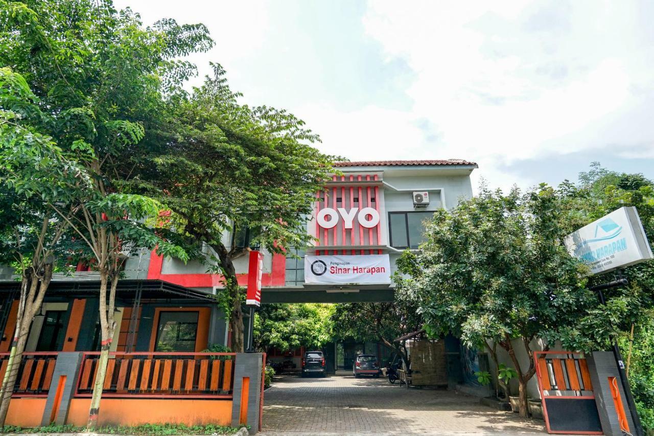 Oyo 587 Penginapan Sinar Harapan Probolinggo Kültér fotó