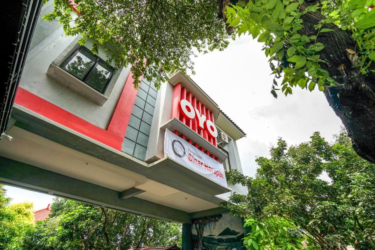 Oyo 587 Penginapan Sinar Harapan Probolinggo Kültér fotó